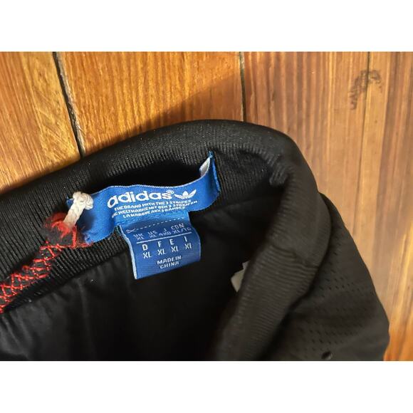 Adidas Black Mens XL joggers in good condition. - Picture 5 of 5